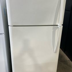 Beige/Bisque Top Freezer Fridge Preowned