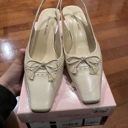Used Womens Ivory Low Heel Brandolino Sling Back Shoes Size 8