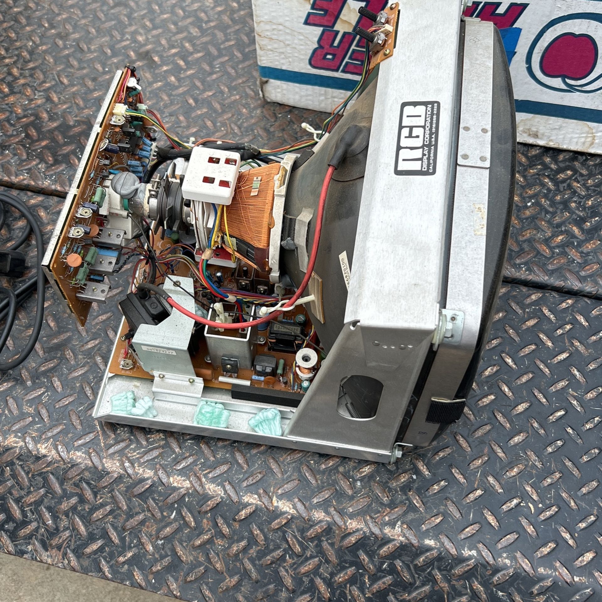 13” Inch Mitsubishi RGB Cathode Ray Tube CRT Slot Machine Monitor With Cables And Monitor Frame #4