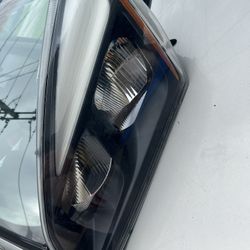 New Cascadia Driver Headlight