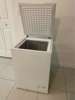 (used - Very Good) 3.5 Cu. Ft Manual Defrost Chest Freezer White - HOMESTEAD