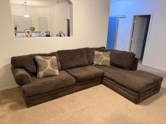 Sectional Couch W/Chaise