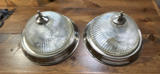 2 Ceiling Lights