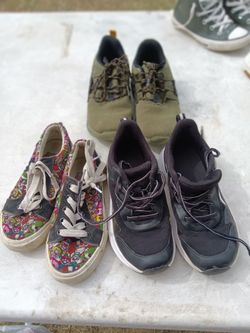 Boys/Girls shoes size 1 sneakers