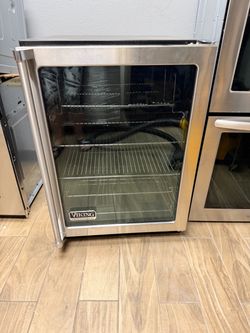 Viking Professional Beverage Refrigerator – Not Cooling – $100