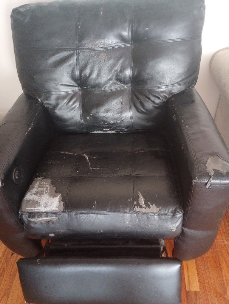 Leather Sofa Recliner But Recliner Doesn't Work But Is Fixable