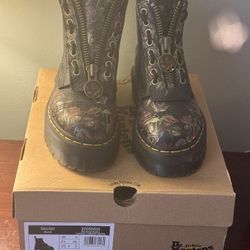 Women's Dock Martin Sinclair Boots Size 5 Comes With Original Box 