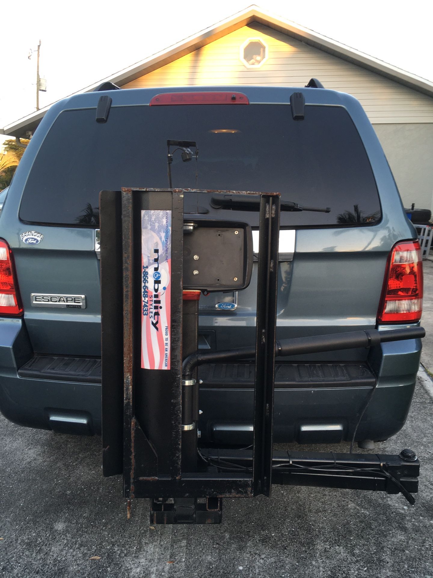 Power Wheelchair Lift / in 2” hitch - D/C Powered