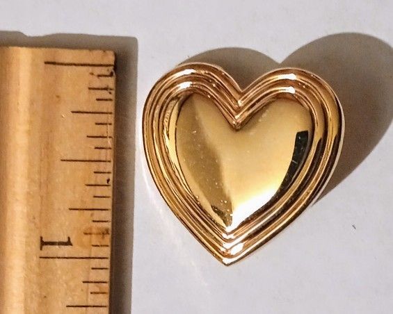 Variety Club Gold Tone 3D Heart Vintage Collectible Brooch Lapel Pin A-1
