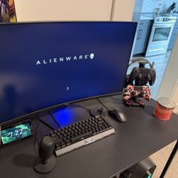 PC GAMER, R10 Alienware. PC, Chair, Monitor, everything on the pictures. 