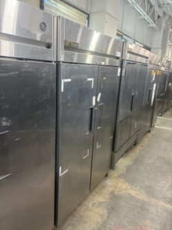 True TG2R-2S Two-Door Commercial Refrigerator (S/N (contact info removed))