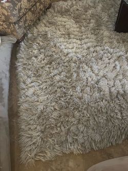 6 by 9 area rug beige good condition