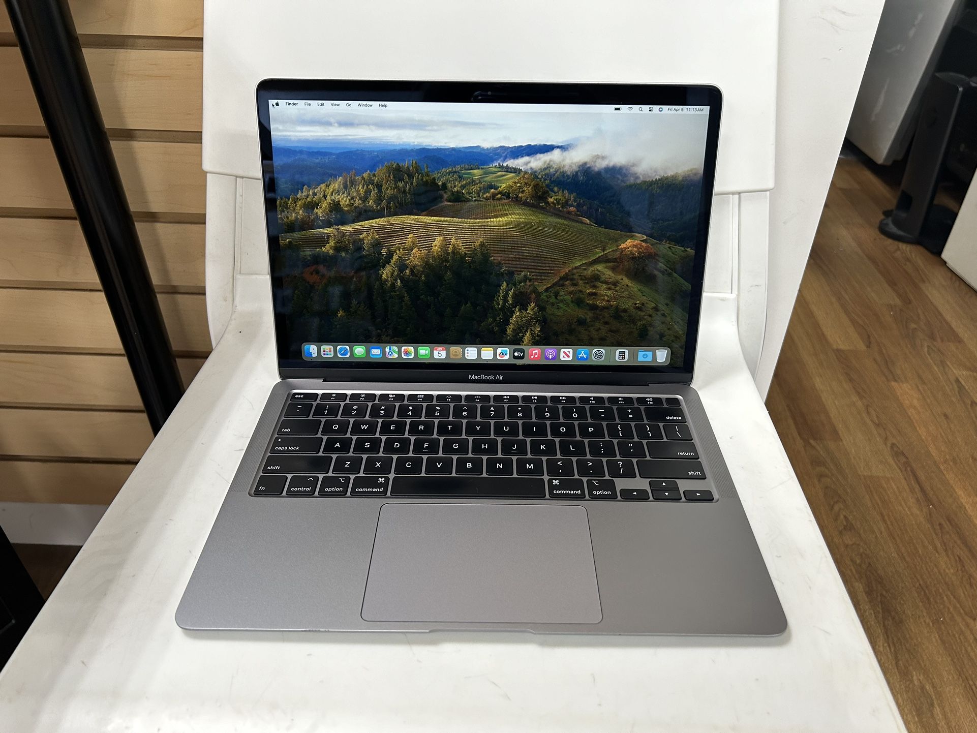 Macbook Air Retina 13 inch 2020 core i5 8GB RAM 512GB SSD