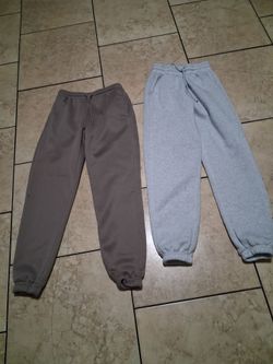 Young lady pants size xs _ s in good condition clean both for 8