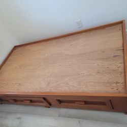 Twin Wooden Bed With 4 Drawers