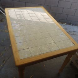Vendo Esta Mesa Muy Bonita De Madera