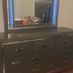 Light up dresser with mirror