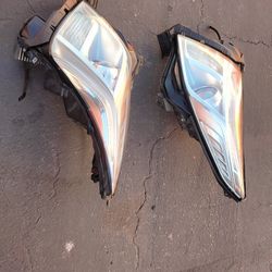 2013-2017 Cadillac XTS Xenon Hid AFS Headlights with all the accessories OEM.