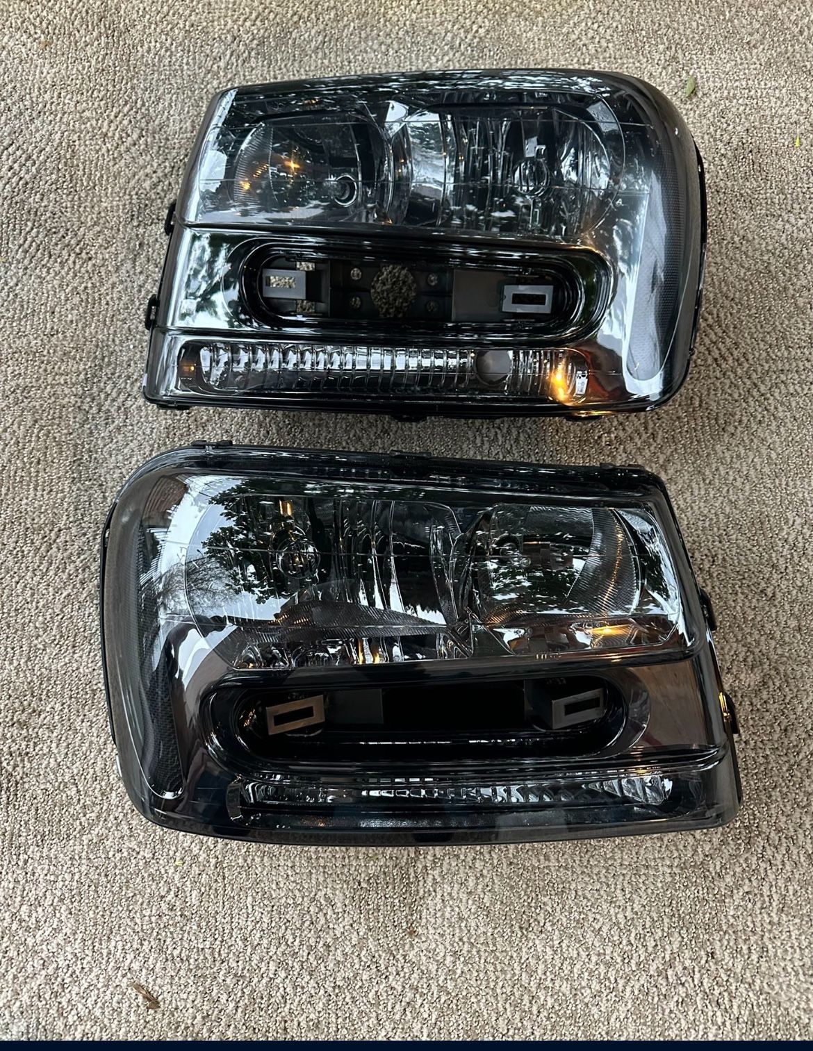 02-09 Chevy Trailblazer Smoked Headlights/ Luces Delanteras