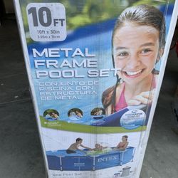 Brand New - Intex - 10' x 30" Metal Frame Round Above Ground Swimming Pool with Pump Model: 28201EH