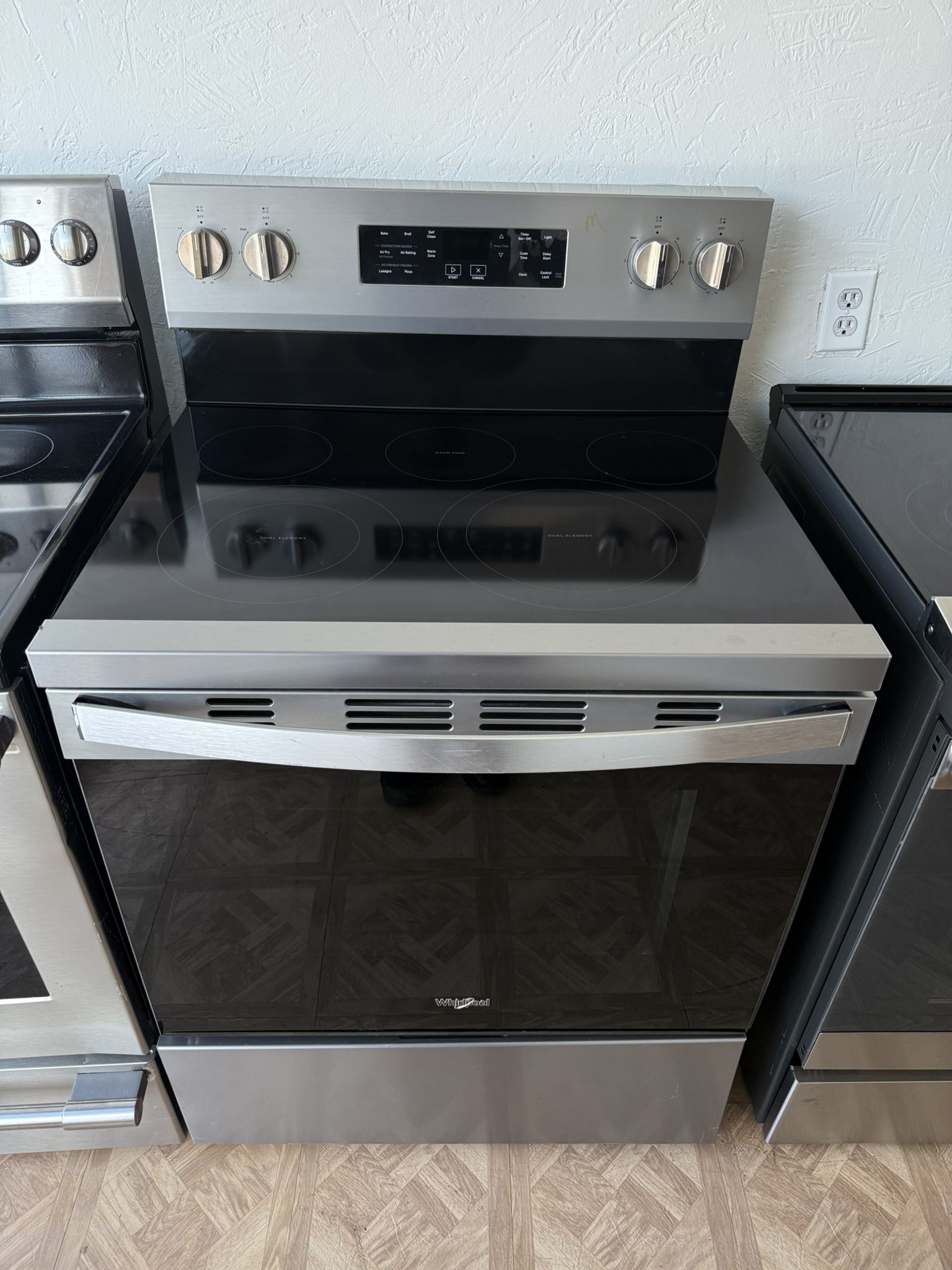 LIKE NEW WHIRLPOOL STOVE STAINLESS STEEL. 