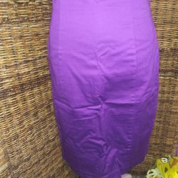 Worthington Women's Size 4 Bright Purple Pencil Skirt Midi

Excellent Condition!!

**Bundle and save with combined shipping**

