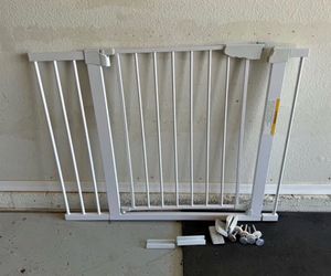 Wide Pet Gate / Baby Gate - Fits Openings 29.7” - 40.6”