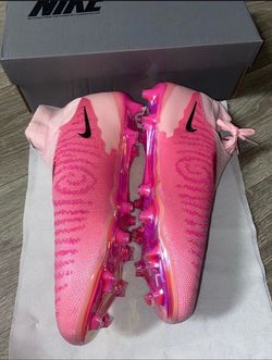 Soccer shoes
