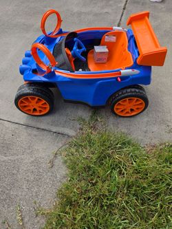 Power wheels, Hot Wheels.