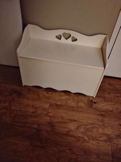 Blanket chest