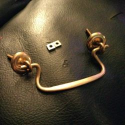 NOS Polished Brass Bail Drop Drawer Pull Handle 3-1/2" C2C..
Light scratches may be seen. Due to poor handling. Overall in good shape. 
Brass
3" cente