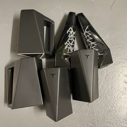 Tesla - 4 Beer Mugs And 2 Tesla Beers 