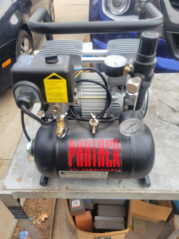 New Silent Air Compressor 220 Volts 