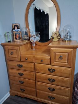 Dresser/mirror