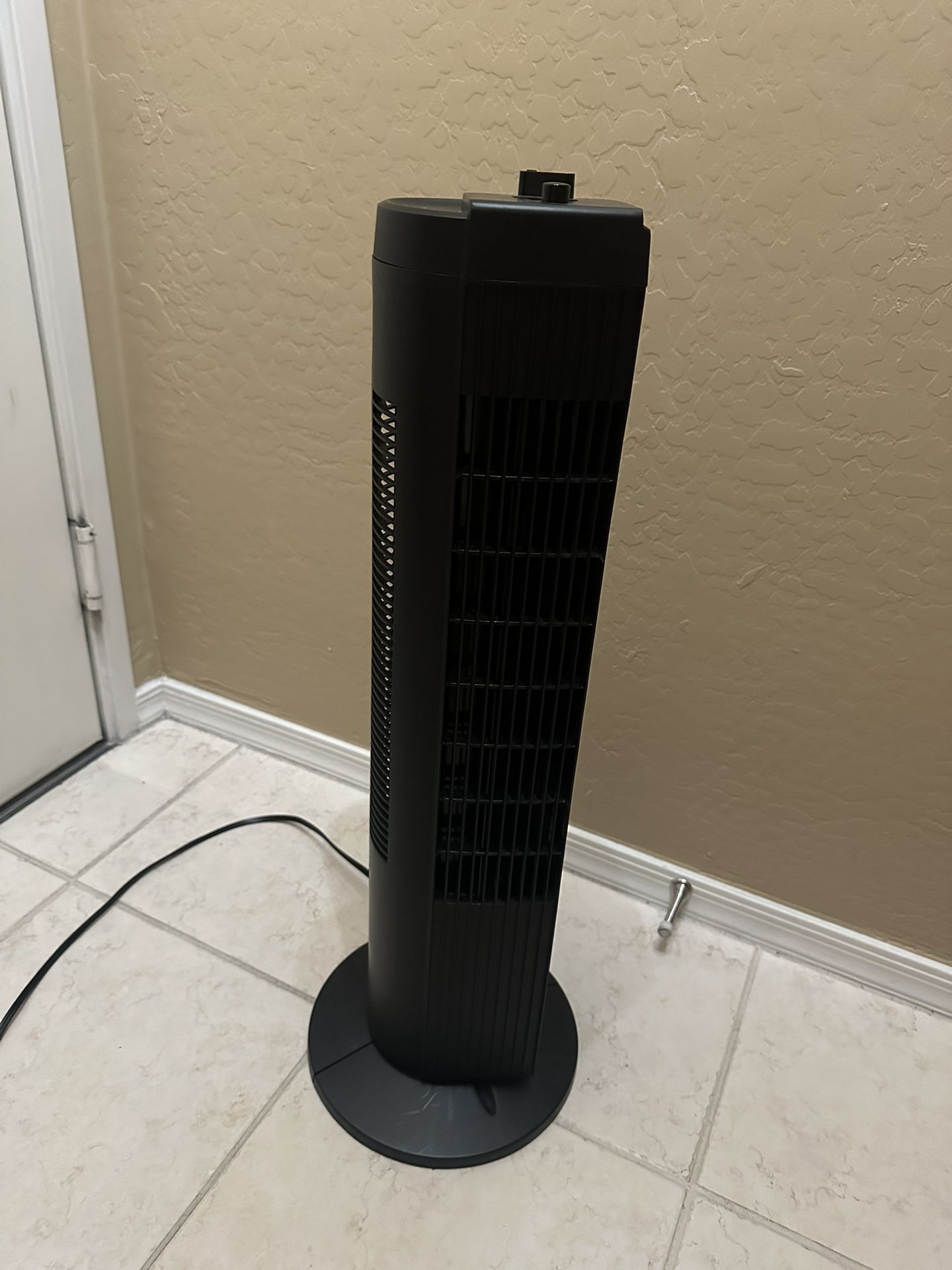 28in Tower Fan Oscillating Plug In 3 Speeds