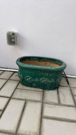 Green, heavy flower pot - must go pricing