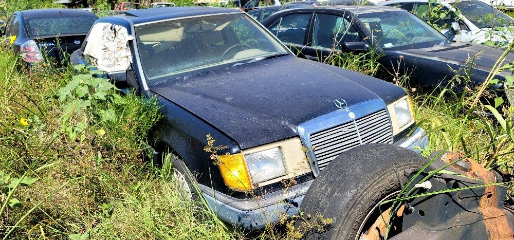 Auto Parts 1990 Mercedes 300E