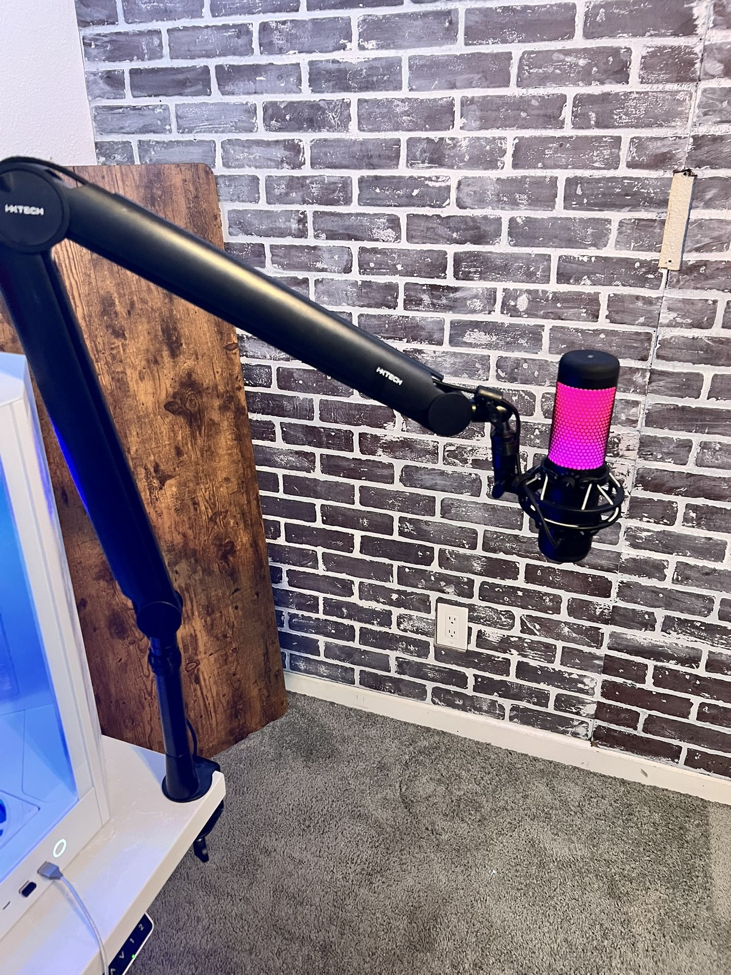 HyperX Quadcast (w/ mic arm)