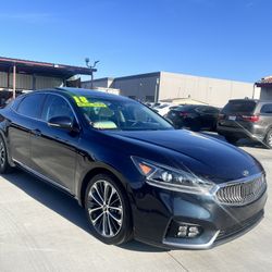 2017 KIA Cadenza
