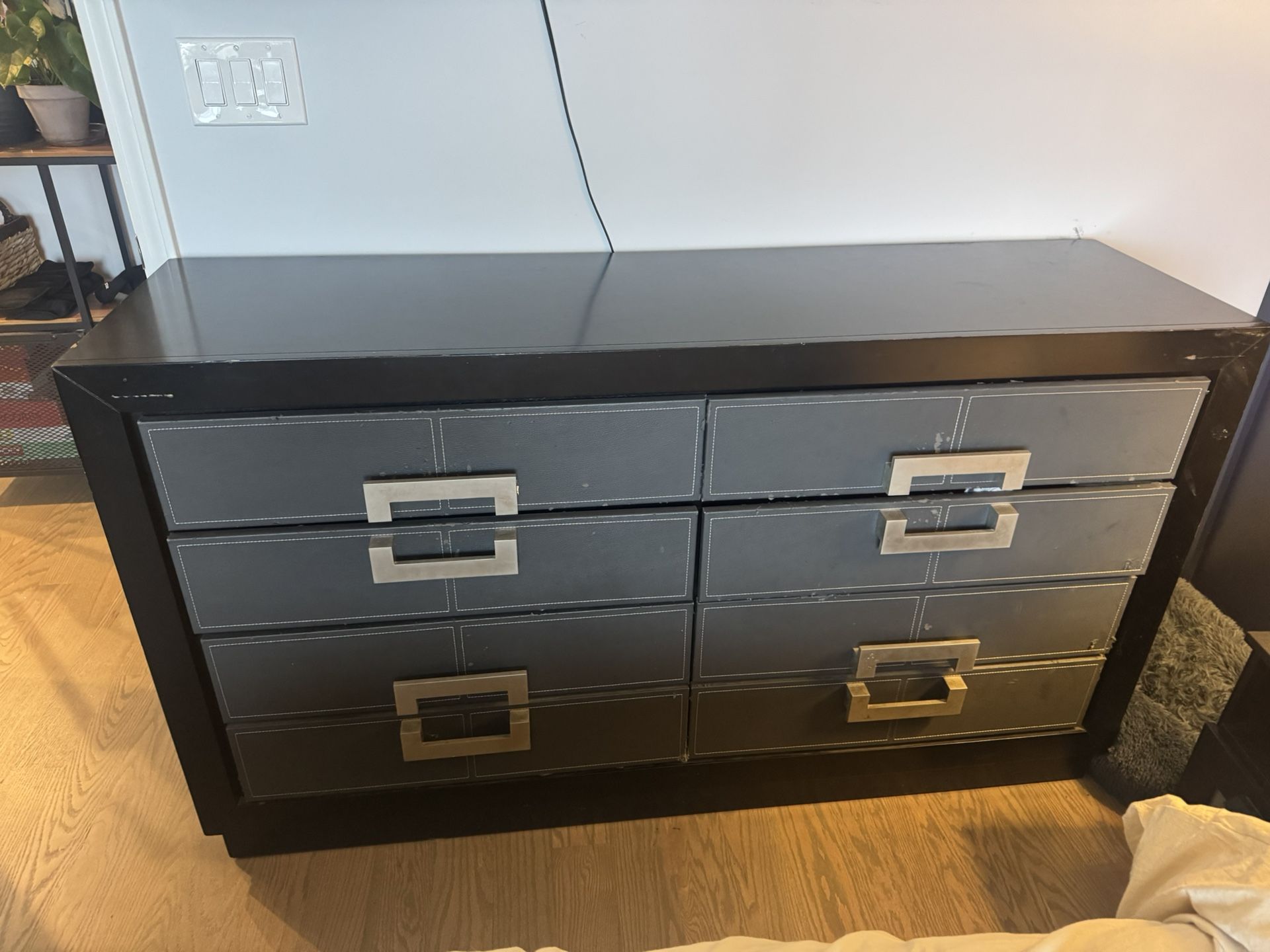 Free - Dresser And 2 Nightstands