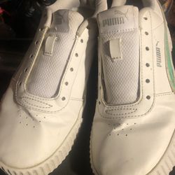 PUMA Ladies Foam  Low Top Sneakers. Size 6.5 M