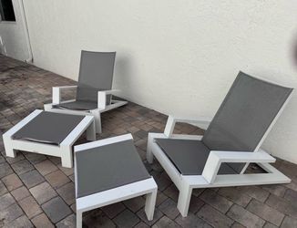 Outdoor Lounge Chairs