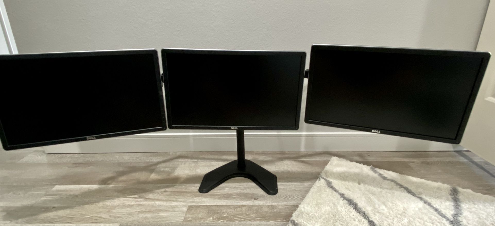 Dell 21.5” Monitors On Stand 