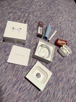 AirPods Pro w/ Wireless Charging Case Gen 1