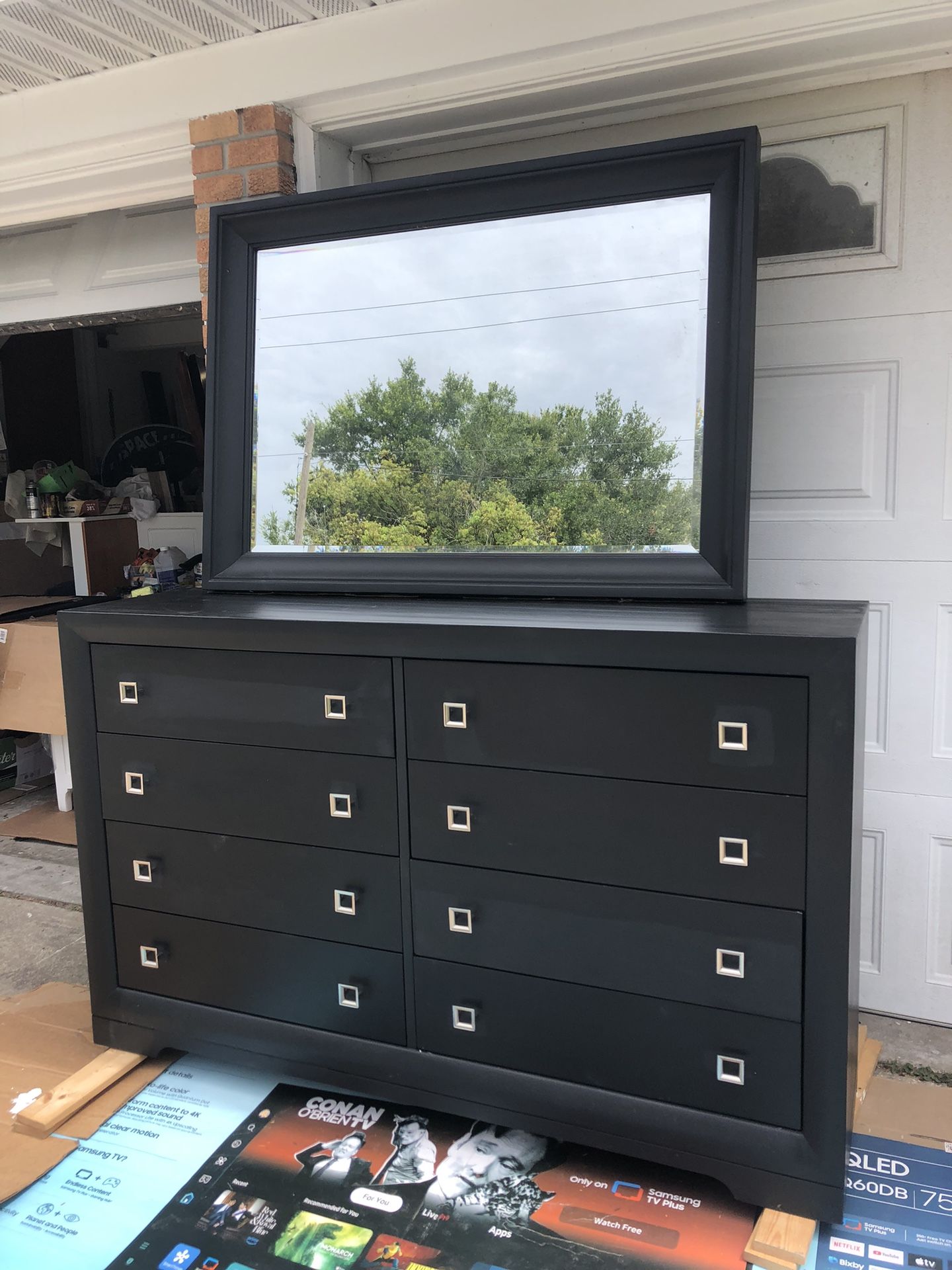 Ebony 8 drawer Dresser w/ Beveled Mirror St Cloud
