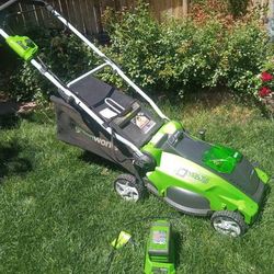 Greenworks Lawn Mower 16" w Battery and Charger 40 Volt Lithium