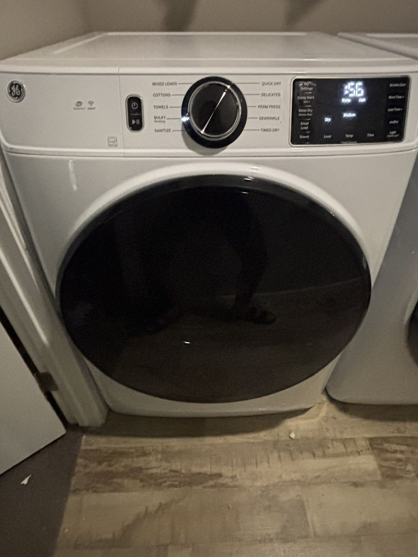 GE 7.8-cu ft Stackable Vented Electric Dryer