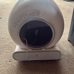 Auto Clean Cat Litter Box $85