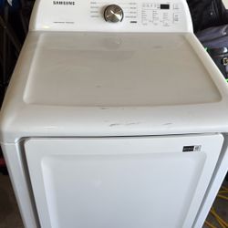 Samsung 7.2-cu ft Vented Electric Dryer (White)