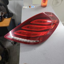 Mercedes Benz Tail Light Taillamp  Right Side Passenger S550 S400 S63